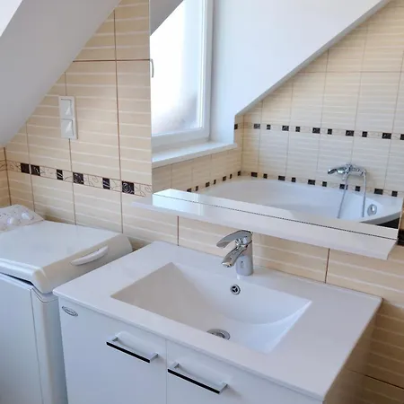 Apartma Z Dvema Spalnicama In Balkonom Marburgo