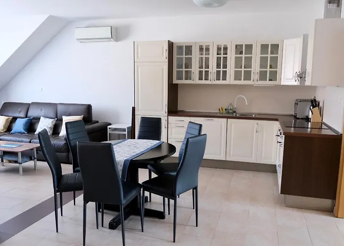 아파트 Apartma Z Dvema Spalnicama In Balkonom *