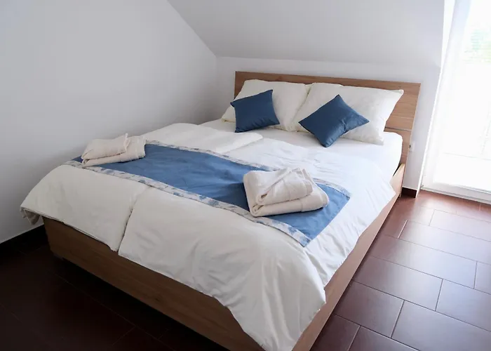 Apartma Z Dvema Spalnicama In Balkonom * 마리보르