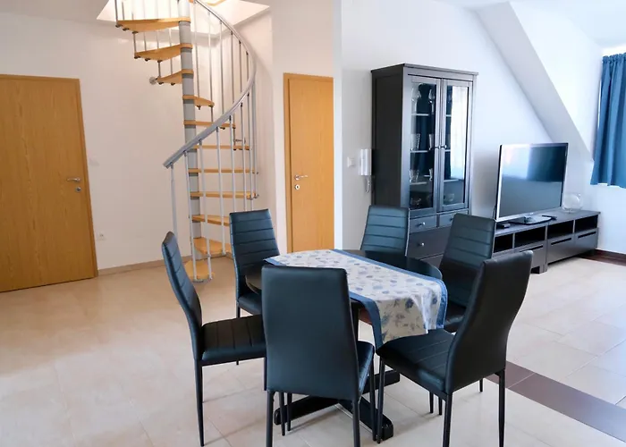 아파트 Apartma Z Dvema Spalnicama In Balkonom *